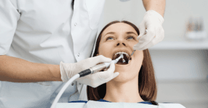 ما الفرق بين تنظيف الاسنان وتلميع الاسنان؟