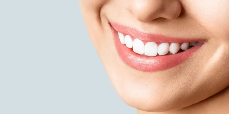 خطوات استعادة الابتسامة بعد فقدان الأسنان الأمامية